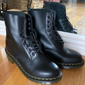 DOC MARTENS